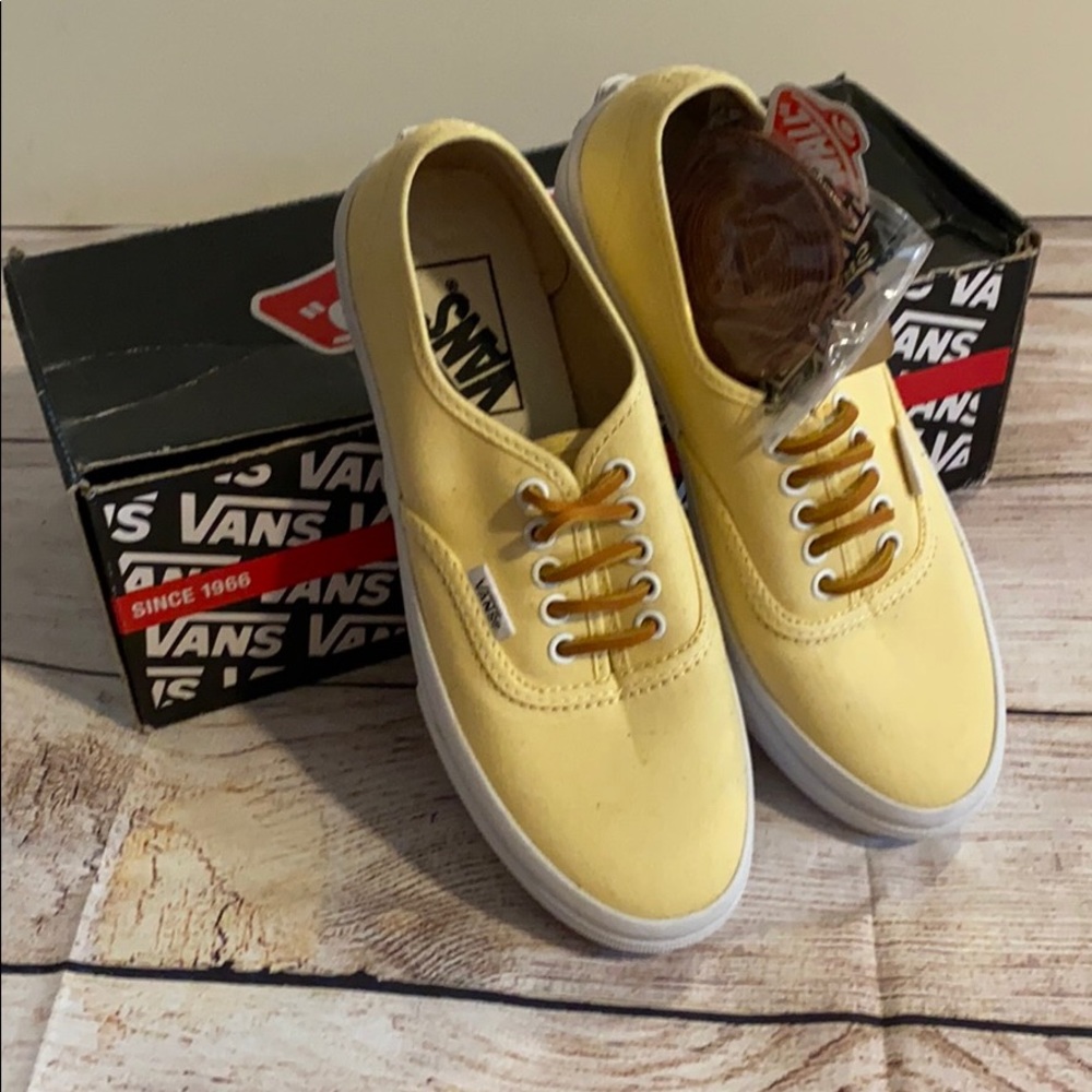 BRAND NEW VANS Yellow Authentic Slim Sz 5 - Picture 2 of 6